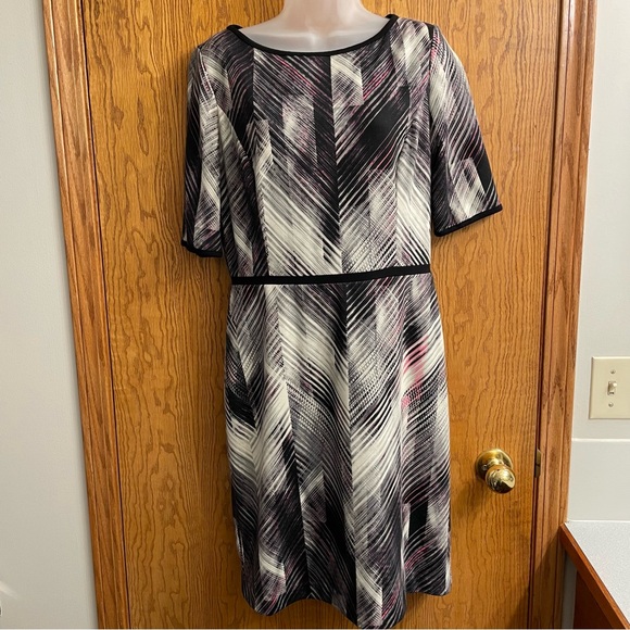 Vince Camuto Knit A-Line Dress Short Sleeve Size 12 Colour Black/Gray/White/Pink - Picture 13 of 16